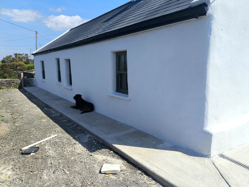 White rendered cottage in Ennistymon